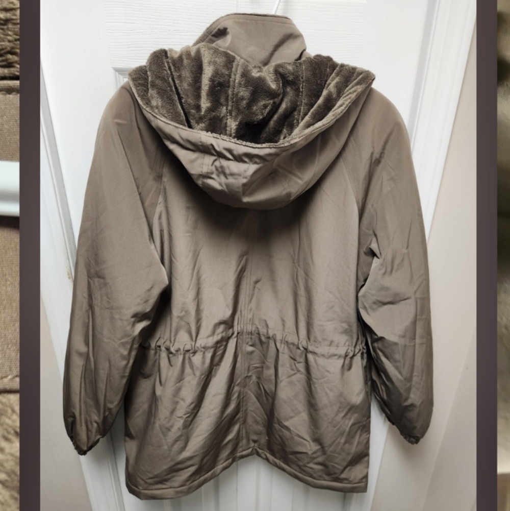 Braetan hooded coat. - Picture 8 of 9